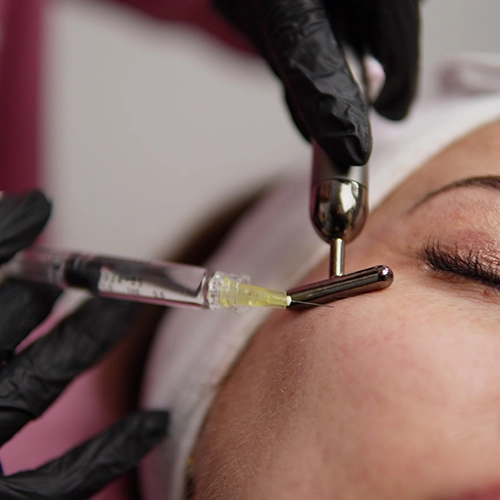 Rehidratación tratamiento completo aplicada con microinyección durante una sesión en Clínica Koa