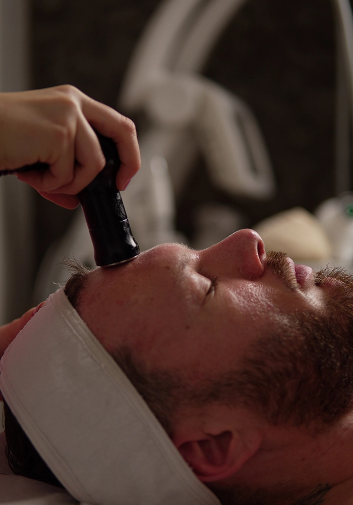 Tratamiento facial Age Element con radiofrecuencia para rejuvenecer la piel en Clínica Koa